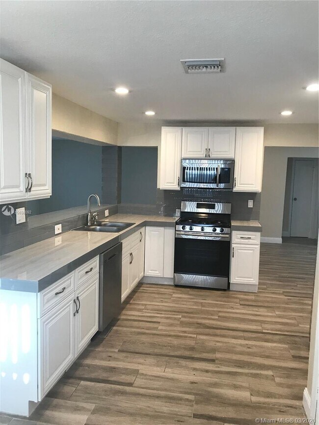 Building Photo - 7449 Sunset Strip