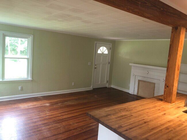 Building Photo - 3022 Livingston Rd