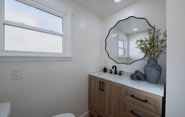 Building Photo - 518 Cortes St