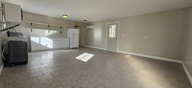 Building Photo - 20661 Monrovia Rd