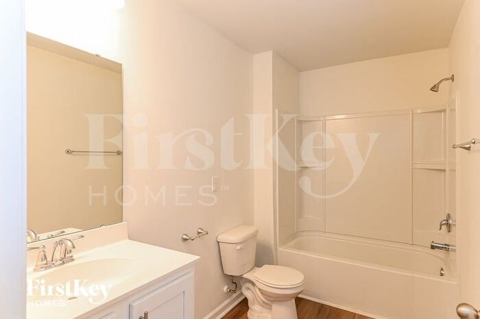Building Photo - 620 Wayton Cir