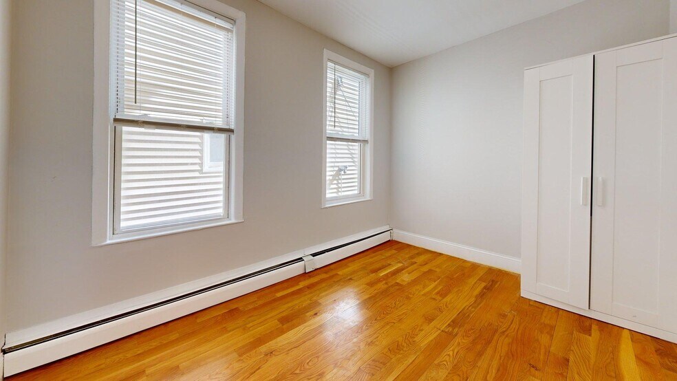 Building Photo - 205 Chelsea St