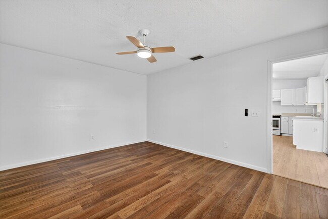 Building Photo - 561 SE Karrigan Terrace