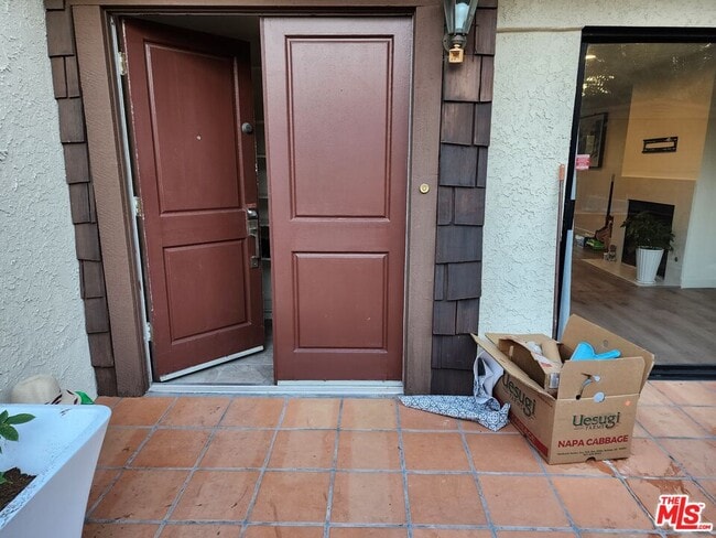 Building Photo - 601 S Van Ness Ave