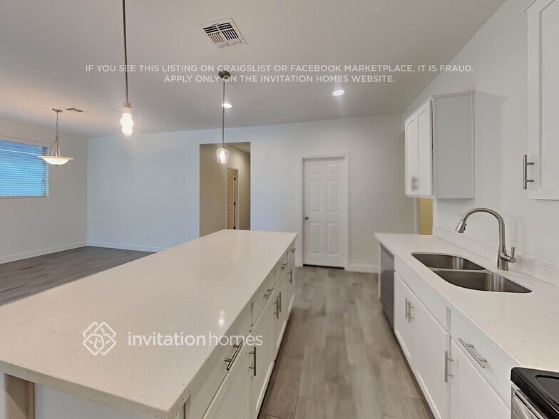 Building Photo - 18159 W Carlota Ln