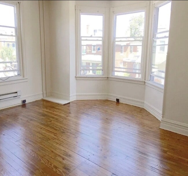 Building Photo - 4 bedroom House- Move in Ready