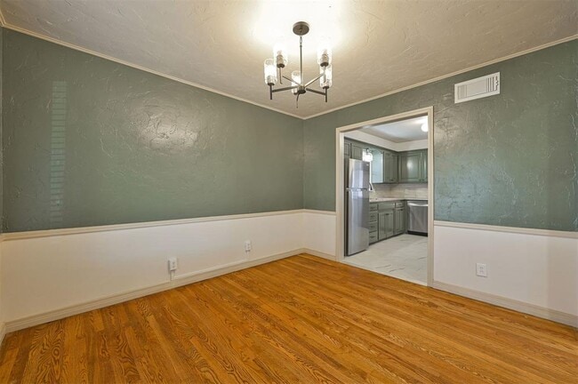 Building Photo - 2312 N Warren Ave