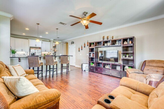 Building Photo - 895 Solimar Way