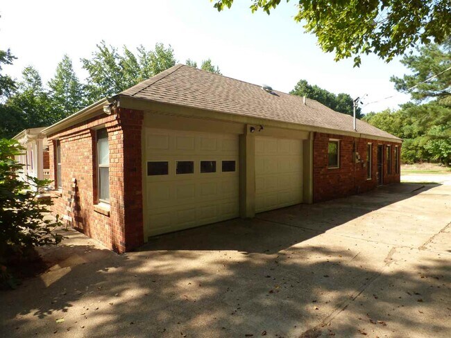 Building Photo - 7188 Pleasant Ridge Rd