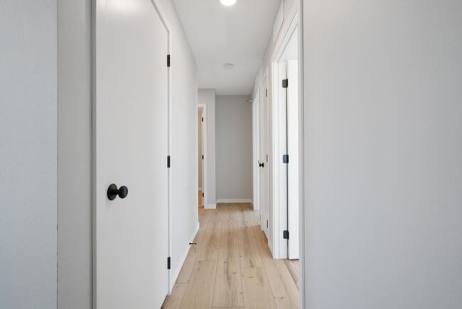 Building Photo - Clear Lake Condos - Now Offering First Month Free!!