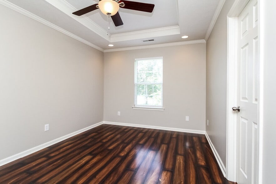 Building Photo - 597 Butternut Trce