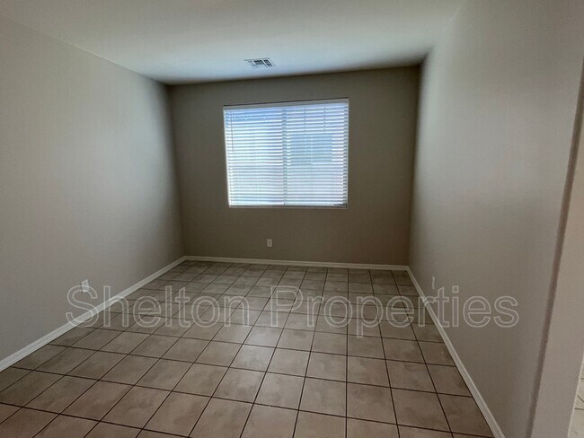 Building Photo - 10817 W San Juan Ave