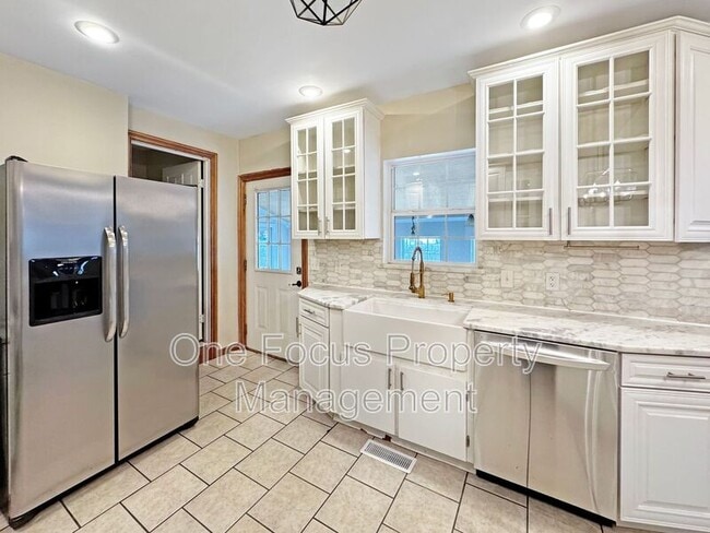 Building Photo - 909 Cooper St