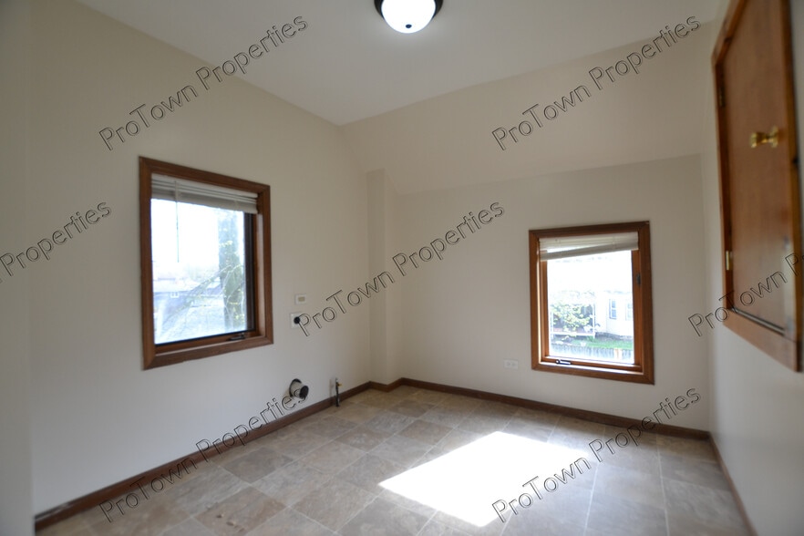 Building Photo - 524 South St