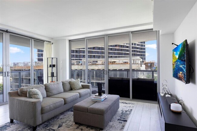 Building Photo - 13800 Highland Dr