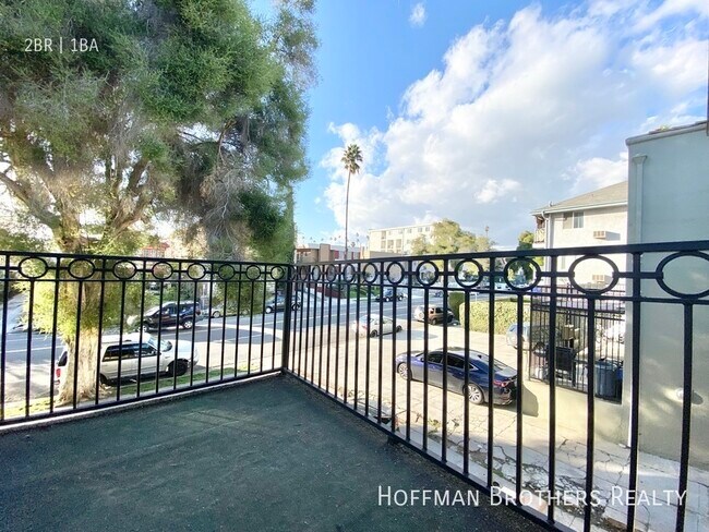 Building Photo - 524 1/2 Heliotrope -A