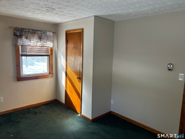 Building Photo - 5 Niles Rd