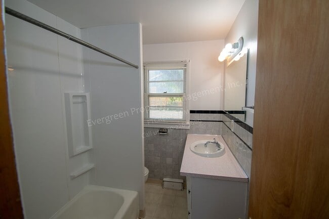 Building Photo - 2541 N Garfield Ave