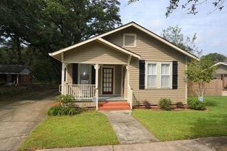 Building Photo - Location!  Location!  Adorable 2 bedroom, 1 bath home near Zachary High