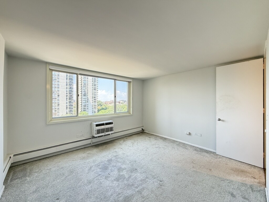 Building Photo - 1442 N Dearborn St