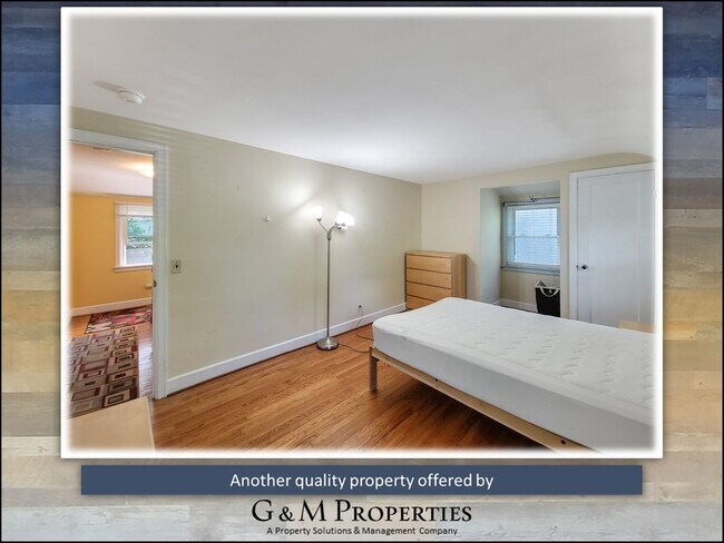 Building Photo - 4-Bedroom Single-Family - Walk to Strong/UofR!