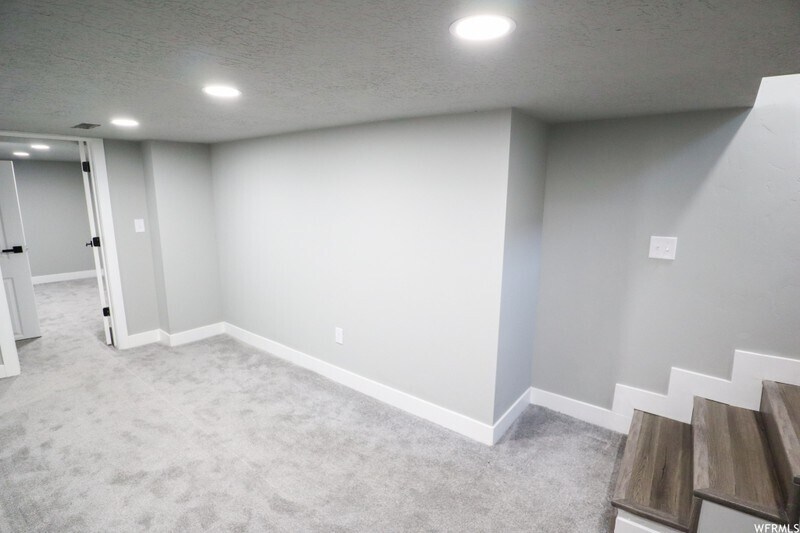 Building Photo - 948 E Atkin Ave
