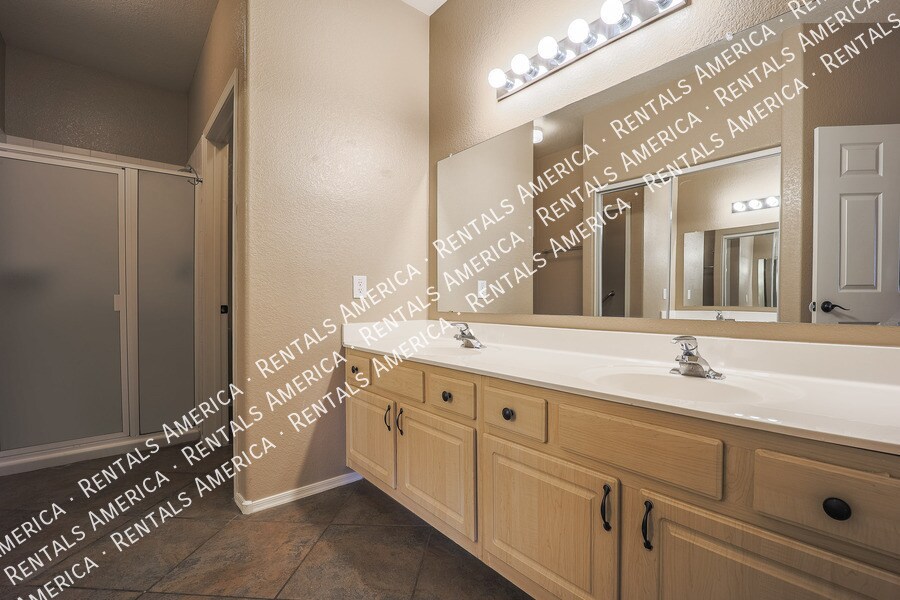 Building Photo - 9555 E Raintree Dr