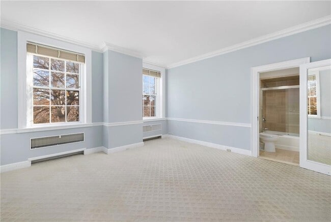 Building Photo - 72 Manning St