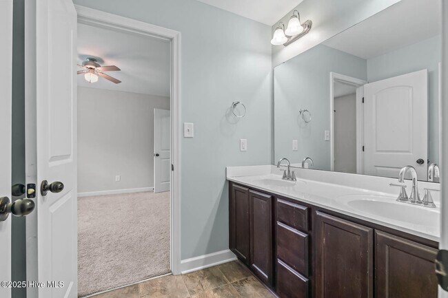 Building Photo - 106 Shallow Ct