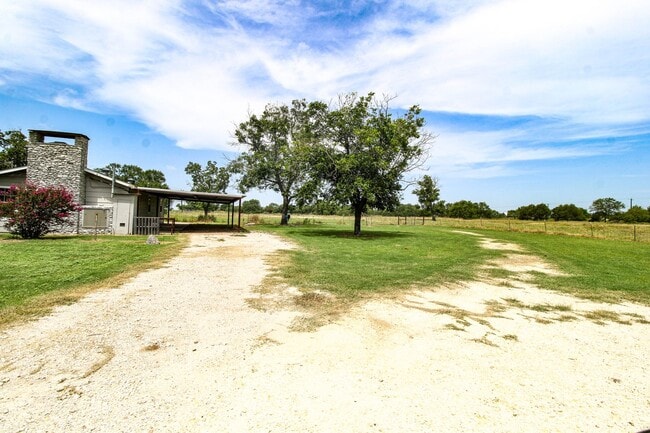Building Photo - 17673 Interstate 35 Access Rd