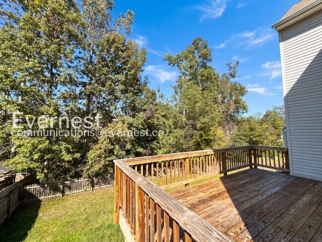 Building Photo - 7 St Stephens Ct