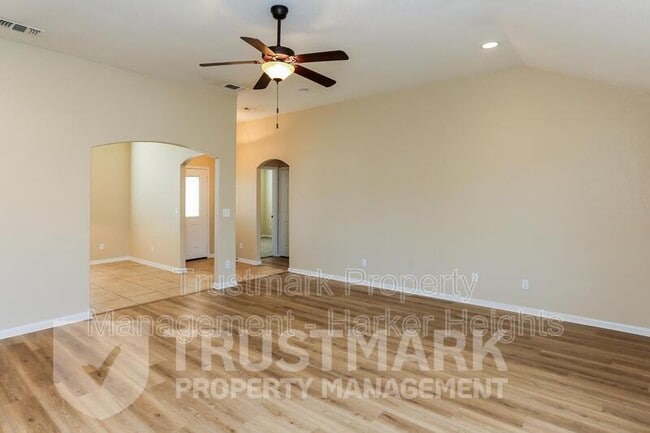 Building Photo - 401 W Libra Dr