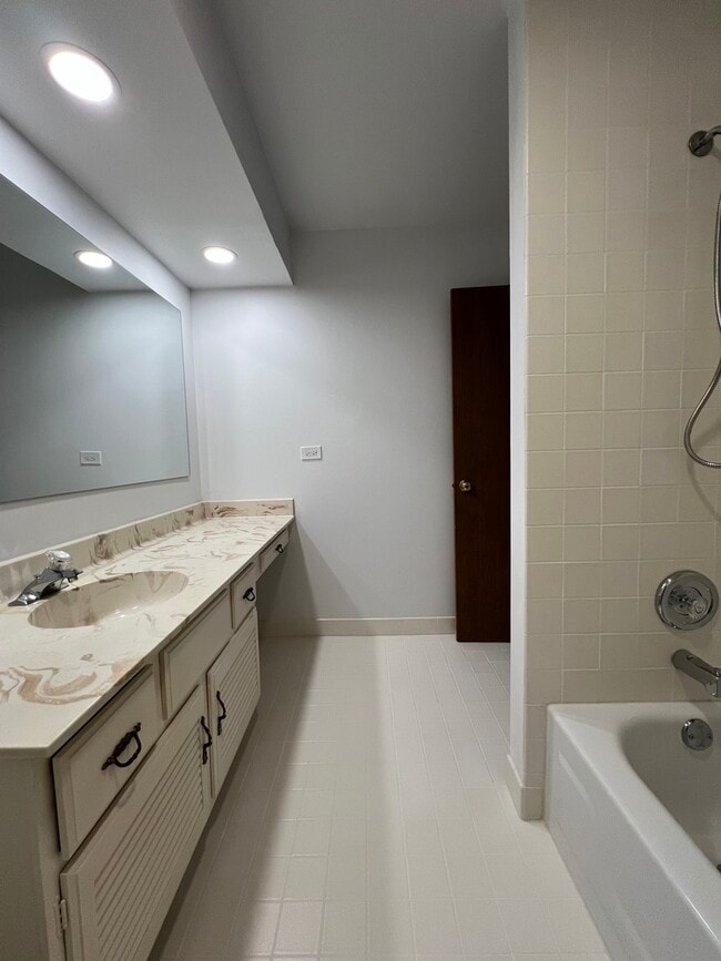 Building Photo - 1545 Winnetka Rd