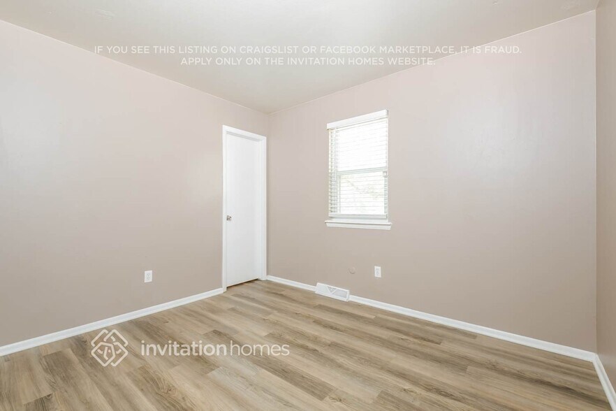 Building Photo - 10507 W 107th Ave