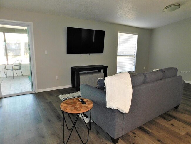 Building Photo - 552 Hammock Dr