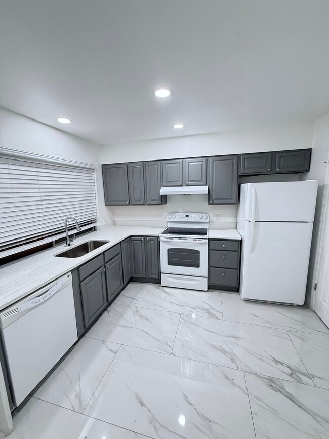 Building Photo - 155 Sheeler Ave