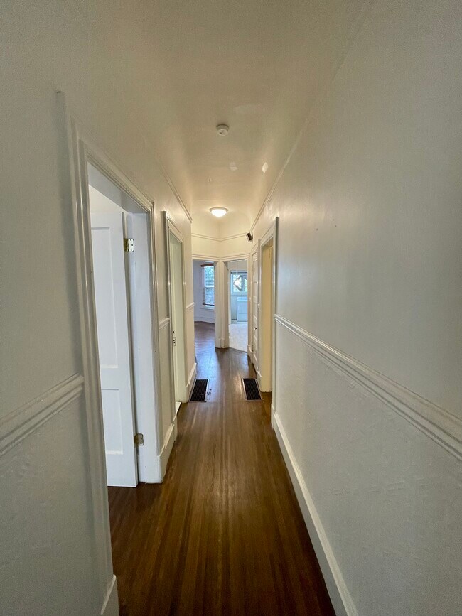 Building Photo - 142 27th St