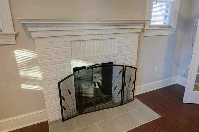 Building Photo - Modern End-Unit Townhome with Garage + Outdoor Space in SE DC