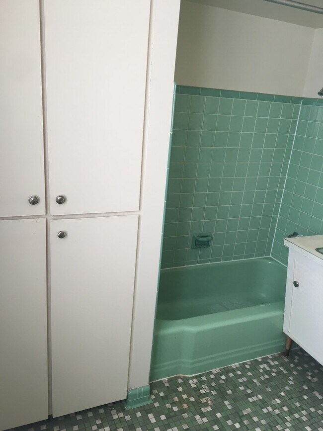 Building Photo - G 2288 E Hemphill Rd Apt (Range 1 - 4)