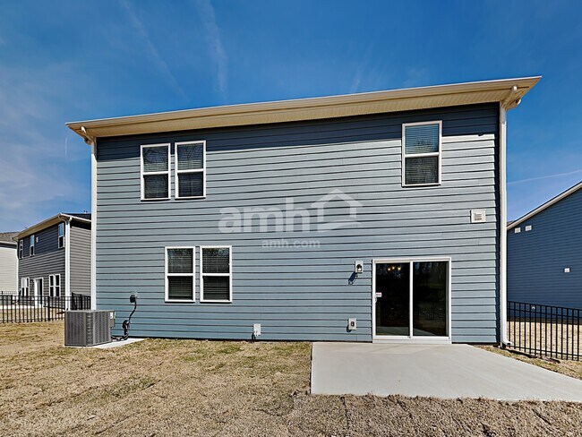 Building Photo - 1360 Lomond Dr