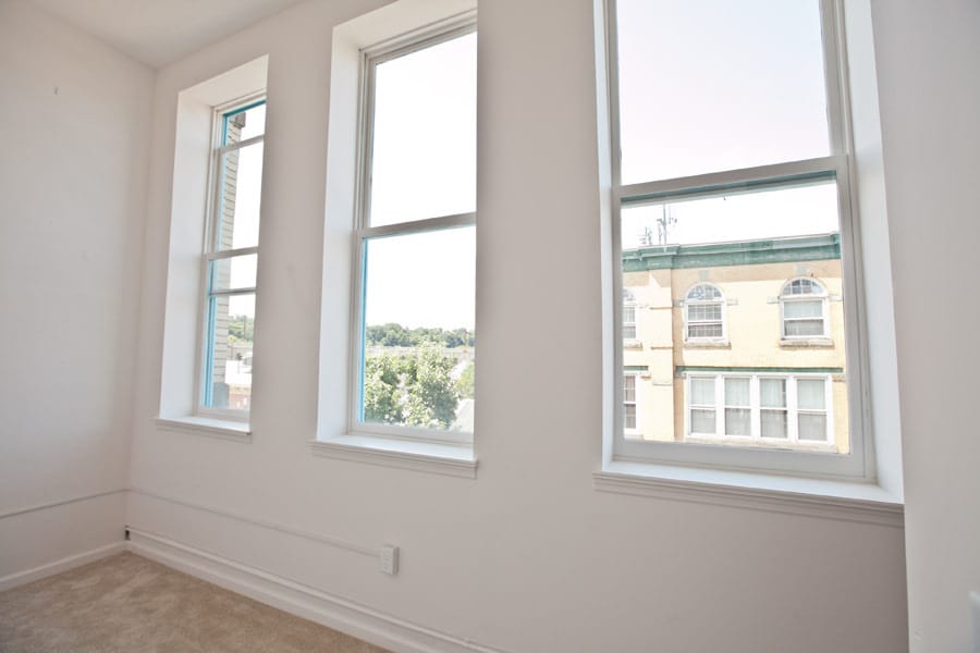 Generic Living room - 4368 Cresson St