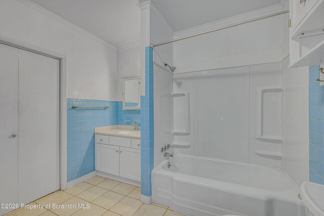 Building Photo - 331 Cherry St