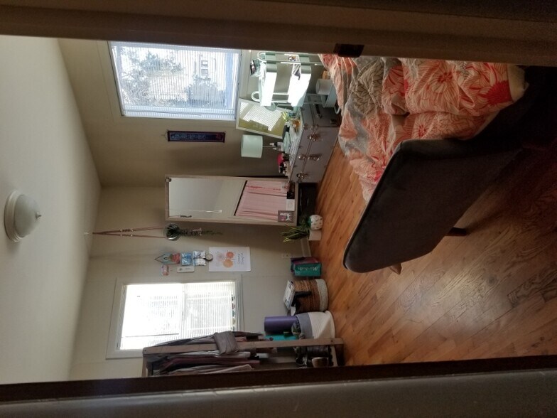 Building Photo - 1325 Crestmore Pl