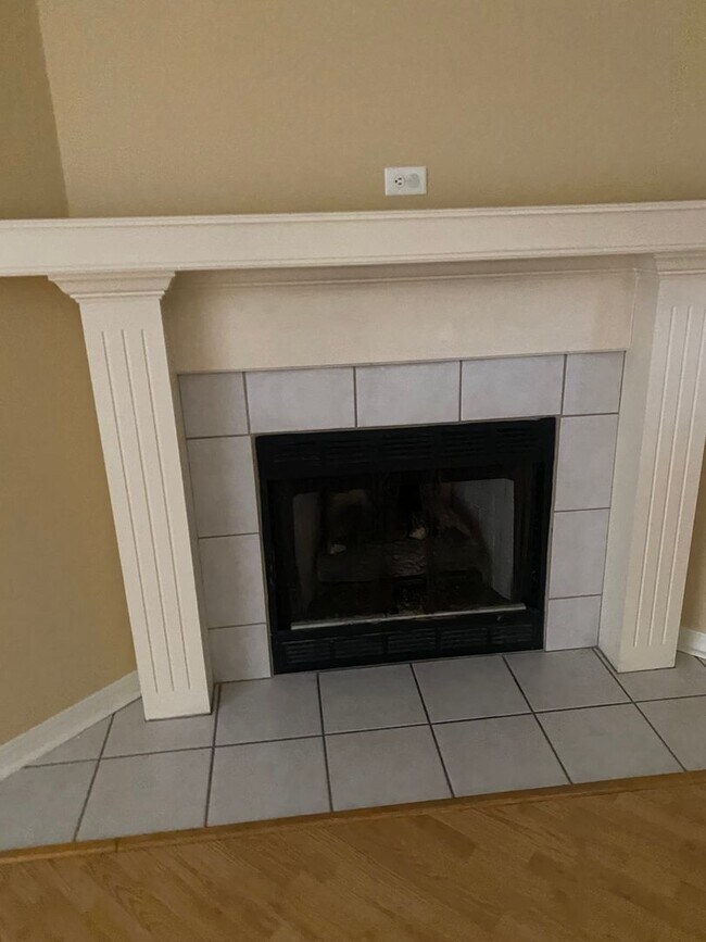 Building Photo - Contact Peggy 501 676 1758  or Heather 501 350 0540