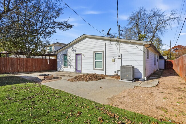 Building Photo - 2933 S Hills Ave