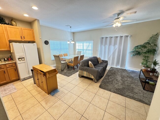 Building Photo - Fully Furnished 5-Bed End-Unit Townhome with Hot Tub in Gated Coral Cay! WASHER & DRYER INCLUDED!