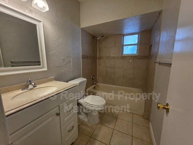 Building Photo - 2001 E Grant Ave