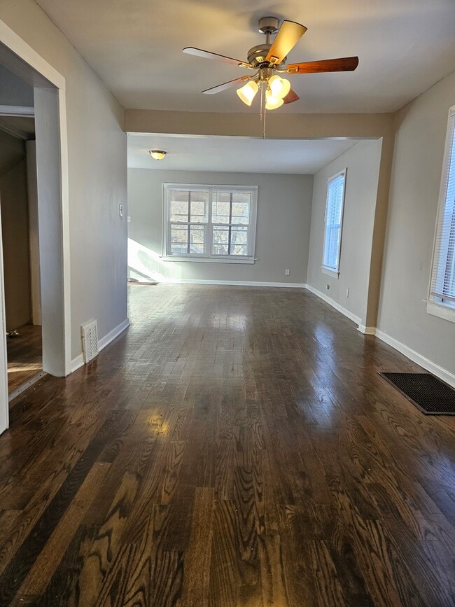 Building Photo - 423 Hayes St