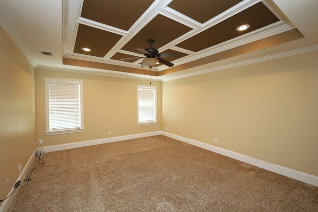 Building Photo - 4383 Kenilworth Cir
