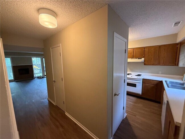 Building Photo - 2462 E Kantz Ln